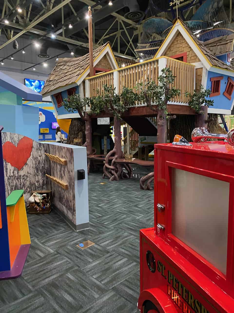 Best Museums in St. Petersburg Florida - great explorations even has a tree house! 