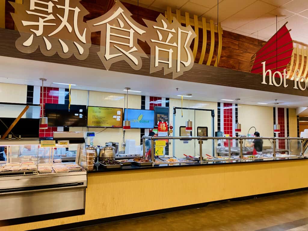 MD Oriental Market in Pinellas Park, FL is large with a great variety of Chinese food.
