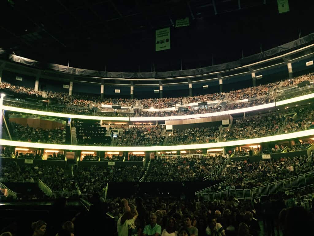 When it comes to Orlando vs Tampa Nightlife, Orlando has more options.  This photo is of Amway Center stadium in Orlando is filled with people.  Live music is one of more popular things to do in Orlando FL. 