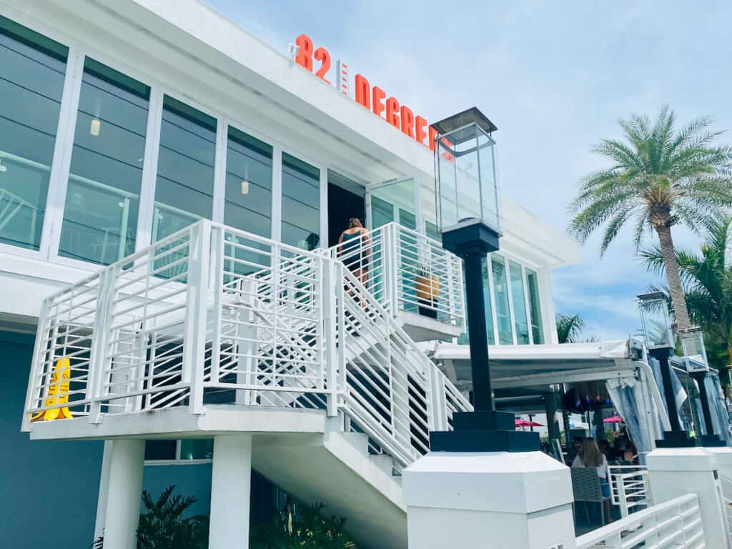82 degrees entrance at the saint hotel