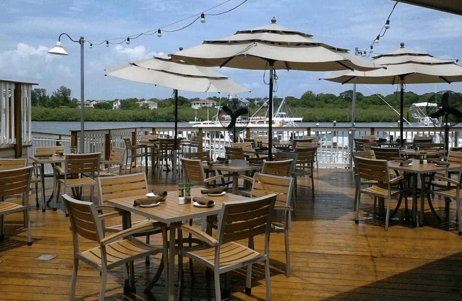 Outdoor dining & docks at Salt Rock Grill.  Photo shows outdoor dining and the bar is located to the right outdoors.  There are public docks.  Best restaurants in Indian Rocks Beach, Florida. https://www.saltrockgrill.com/