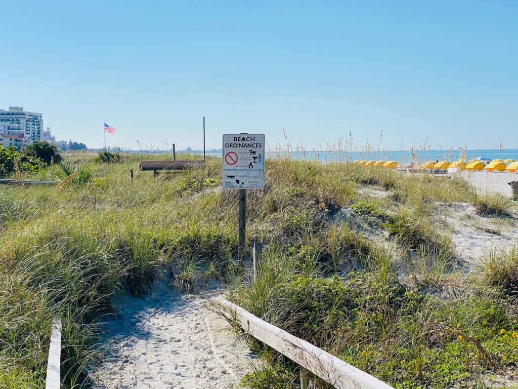 Upham Beach St. Pete Beach, Florida is
located in Pinellas County along Tampa Bay and the Gulf of Mexico, St. Pete Beach is known for its stunning turquoise water and soft white sandy beach, making it one of the best destinations on Florida's Gulf Coast.