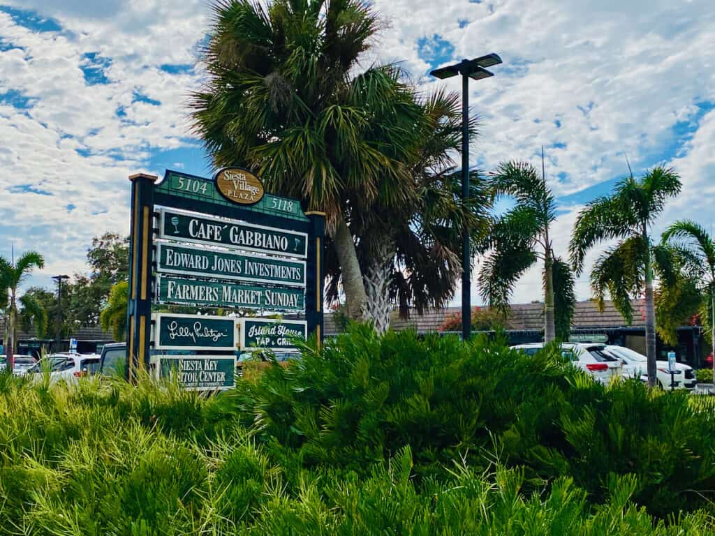 siesta key village shops at the siesta village plaza.  It has cafe gabbiano, farmers market sunday, and kilwins.