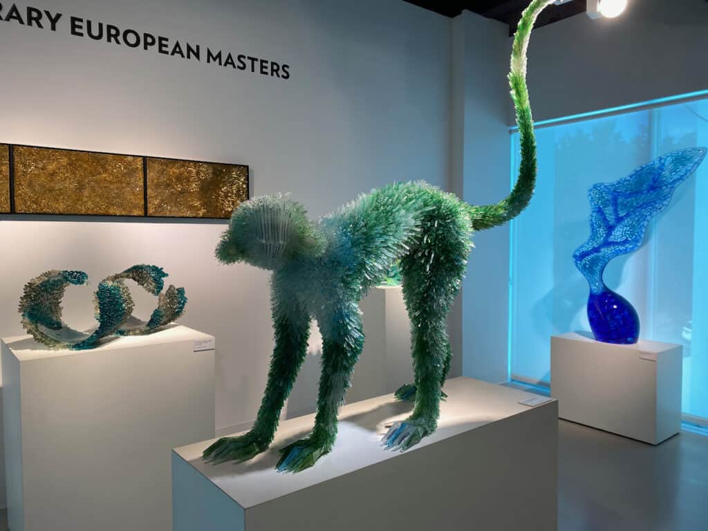 Monkey and other glass objects in the Imagine Museum