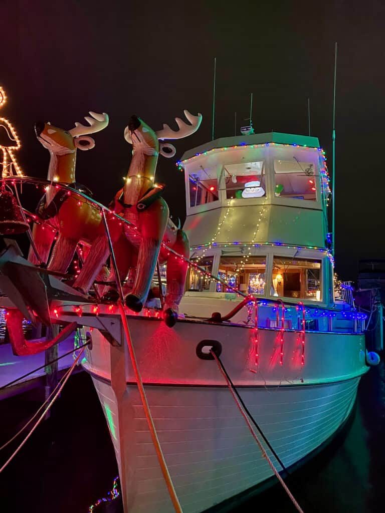 boat decorations in Florida showing holiday lights